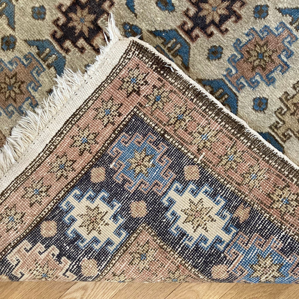 Vintage Rug, 4' x 5' 4 White