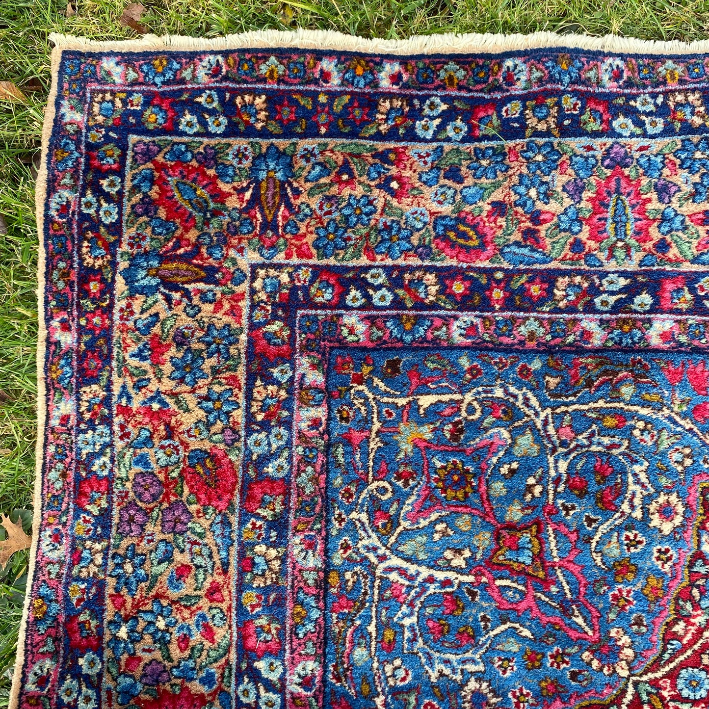 Vintage Rug, 6' x 9' 2 Red
