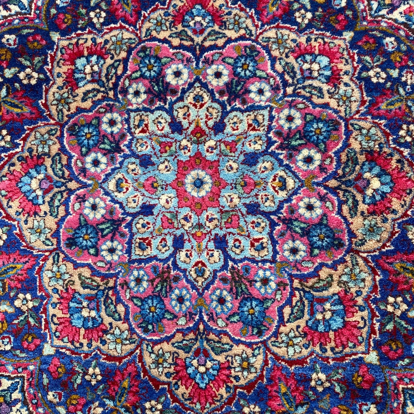 Vintage Rug, 6' x 9' 2 Red