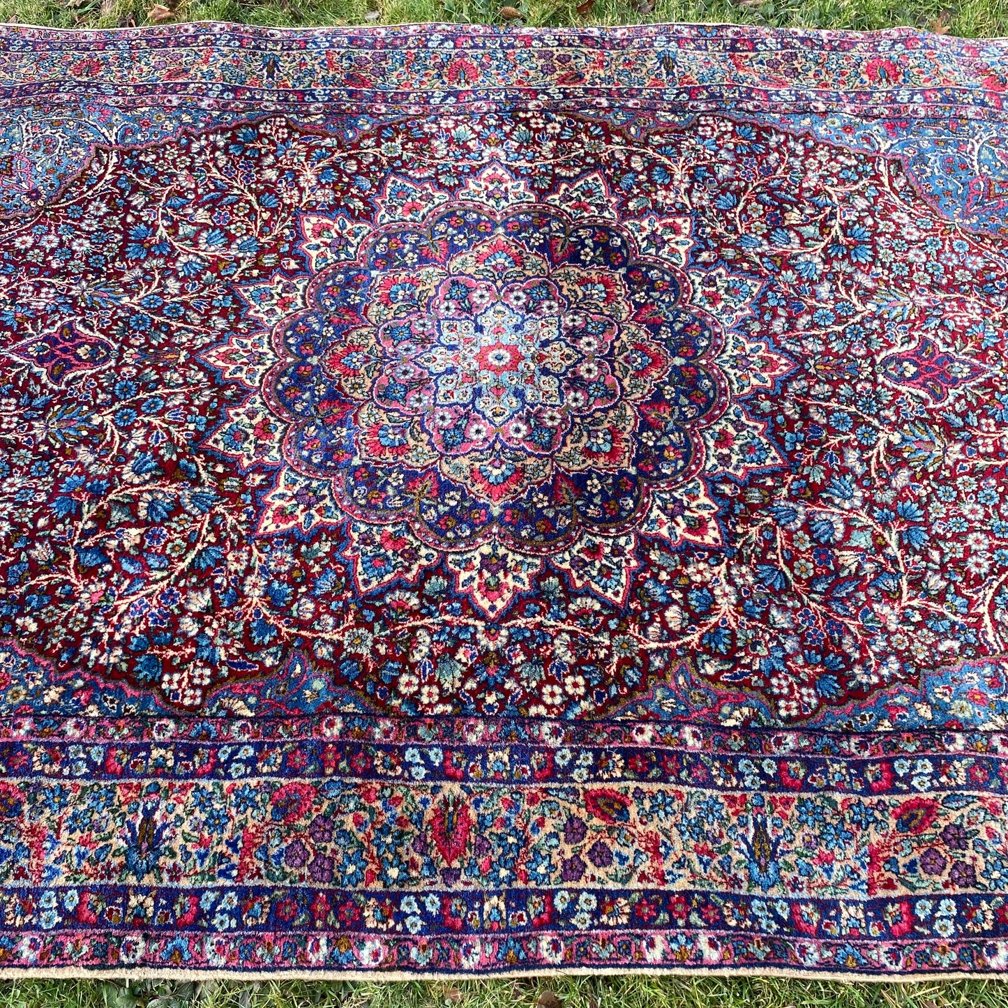 Vintage Rug, 6' x 9' 2 Red