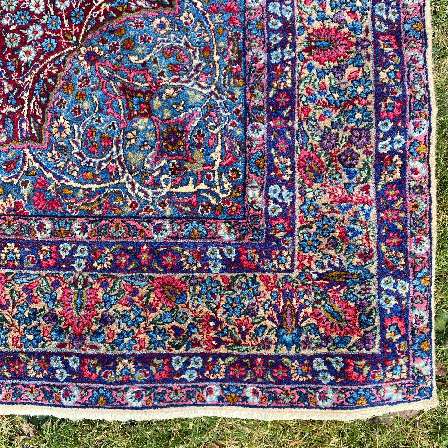 Vintage Rug, 6' x 9' 2 Red