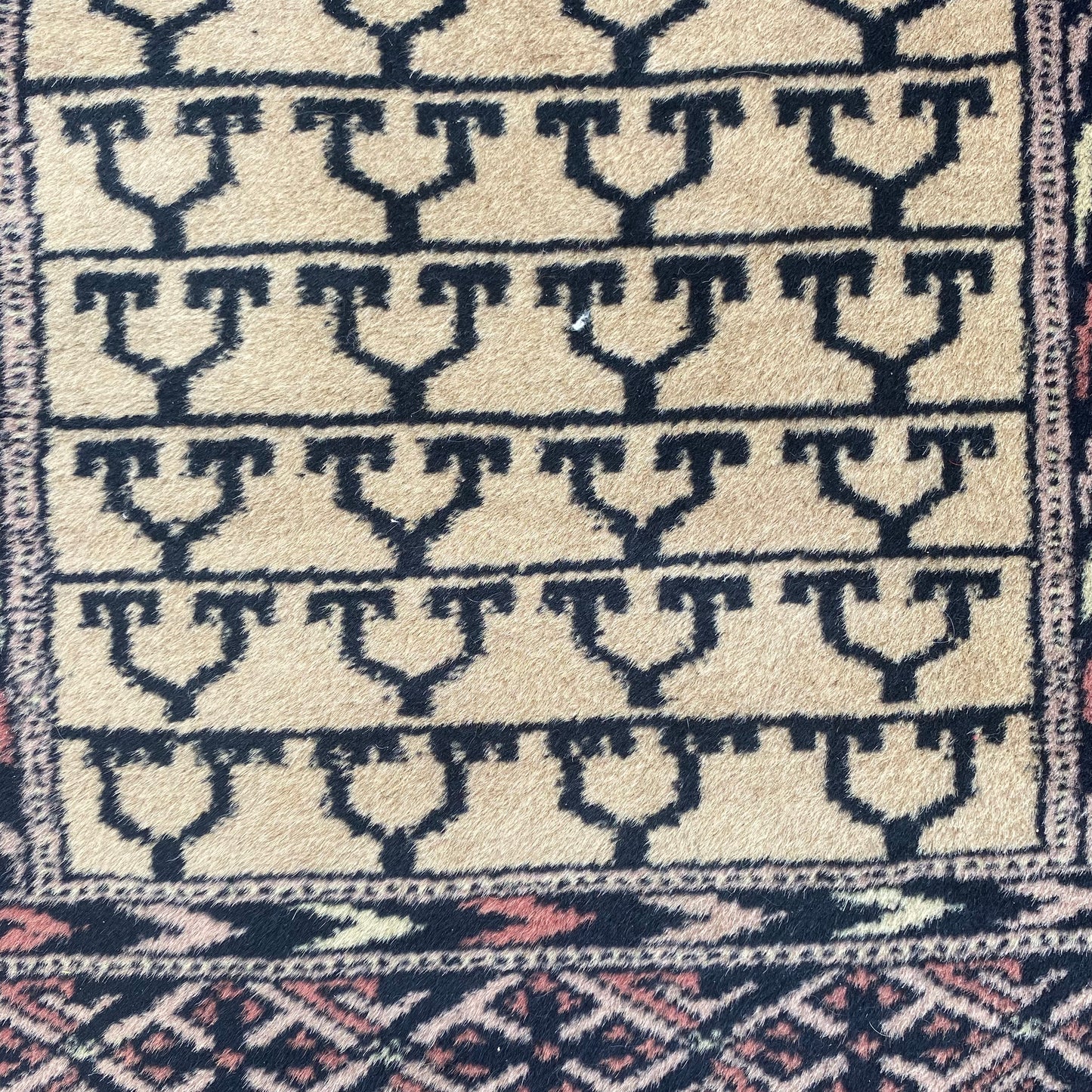 Vintage Rug, 2' x 2' 6 Cream
