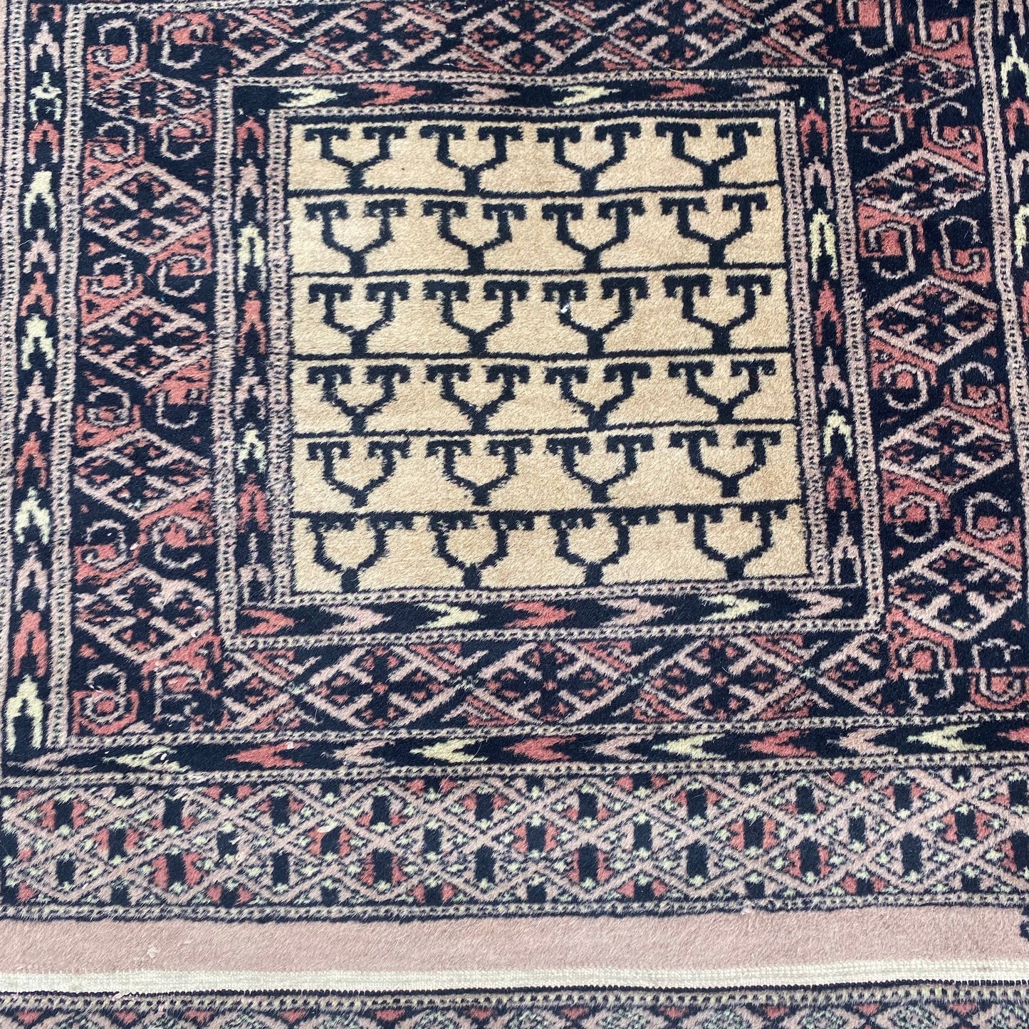 Vintage Rug, 2' x 2' 6 Cream