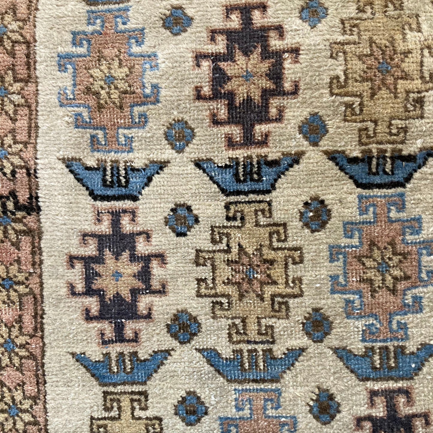 Vintage Rug, 4' x 5' 4 White