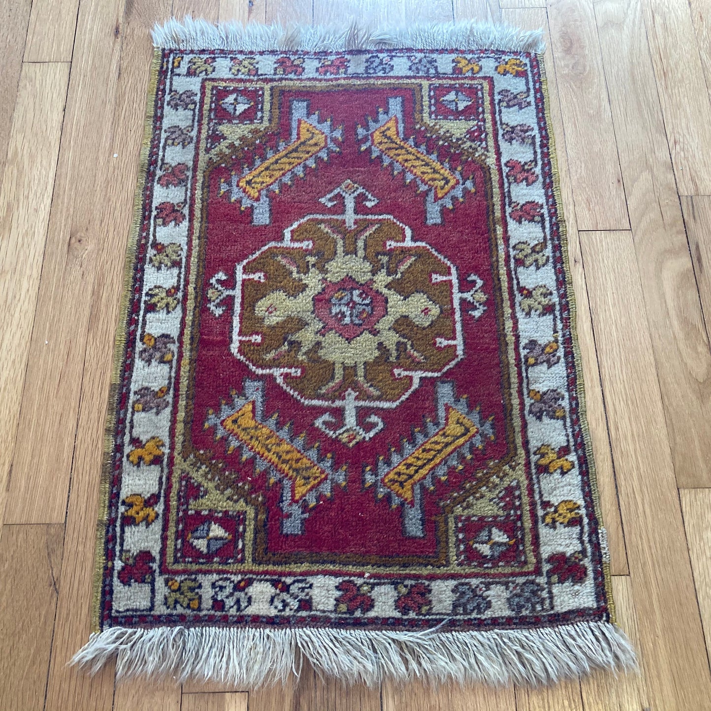 Turkish Rug, 1' 7 x 2' 5 Red Yastik