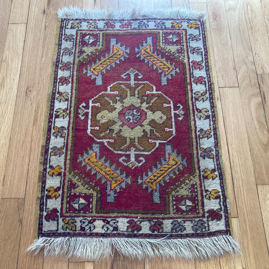 Turkish Rug, 1' 7 x 2' 5 Red Yastik