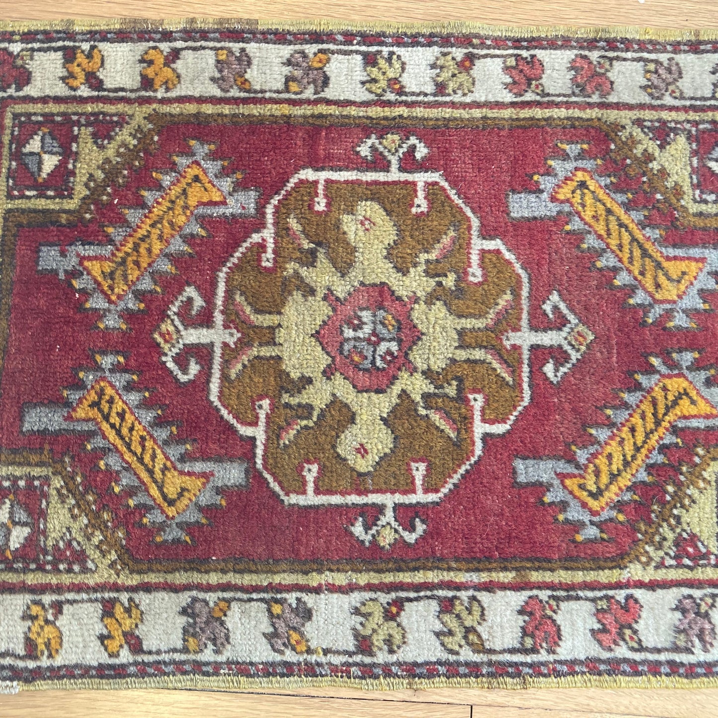 Turkish Rug, 1' 7 x 2' 5 Red Yastik