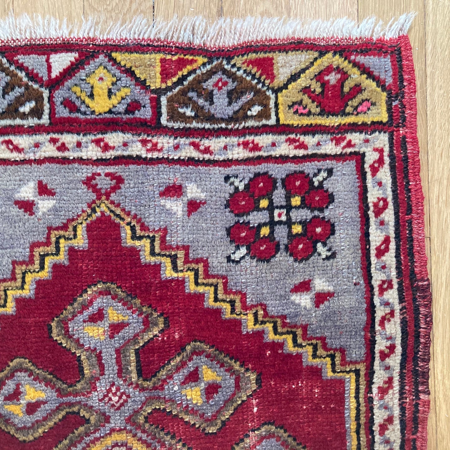Turkish Rug, 1' 8 x 2' 6 Red Yastik