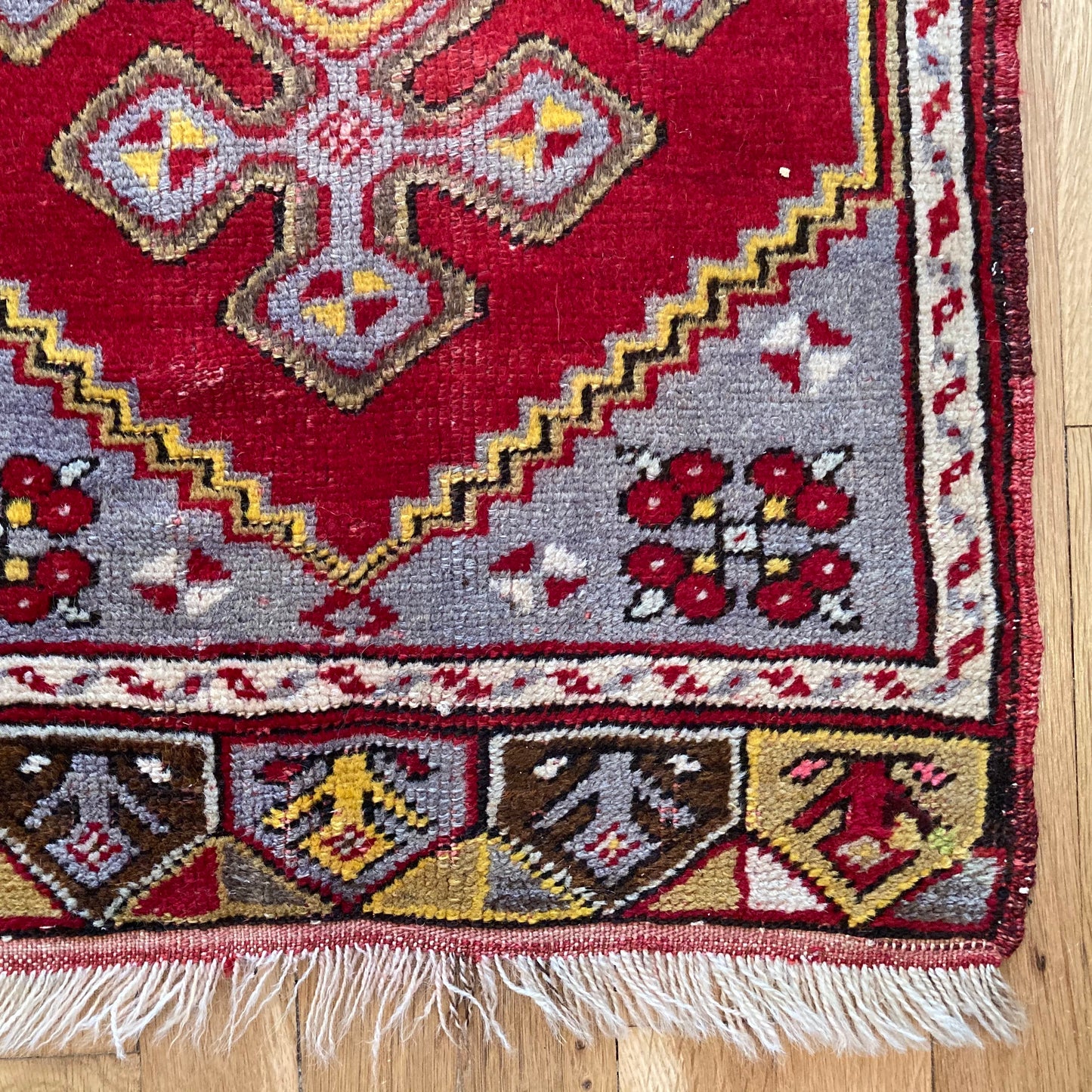 Turkish Rug, 1' 8 x 2' 6 Red Yastik