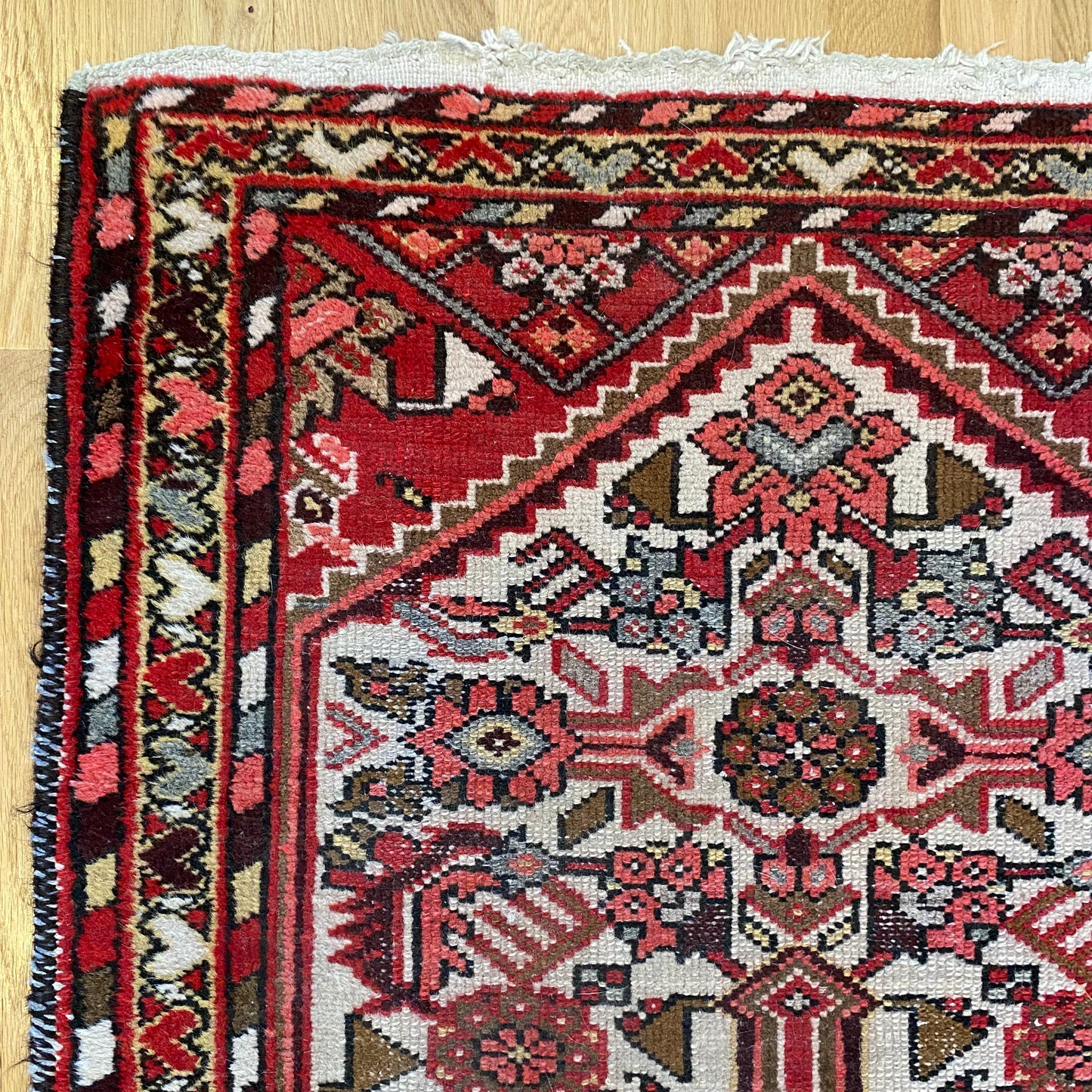 Vintage Rug, 2' 6 x 4' 1 White